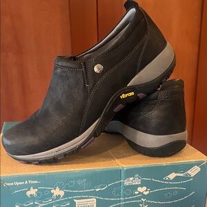 Dansko waterproof black “Patti” milled nubuck Leather slipon clog size 10 women